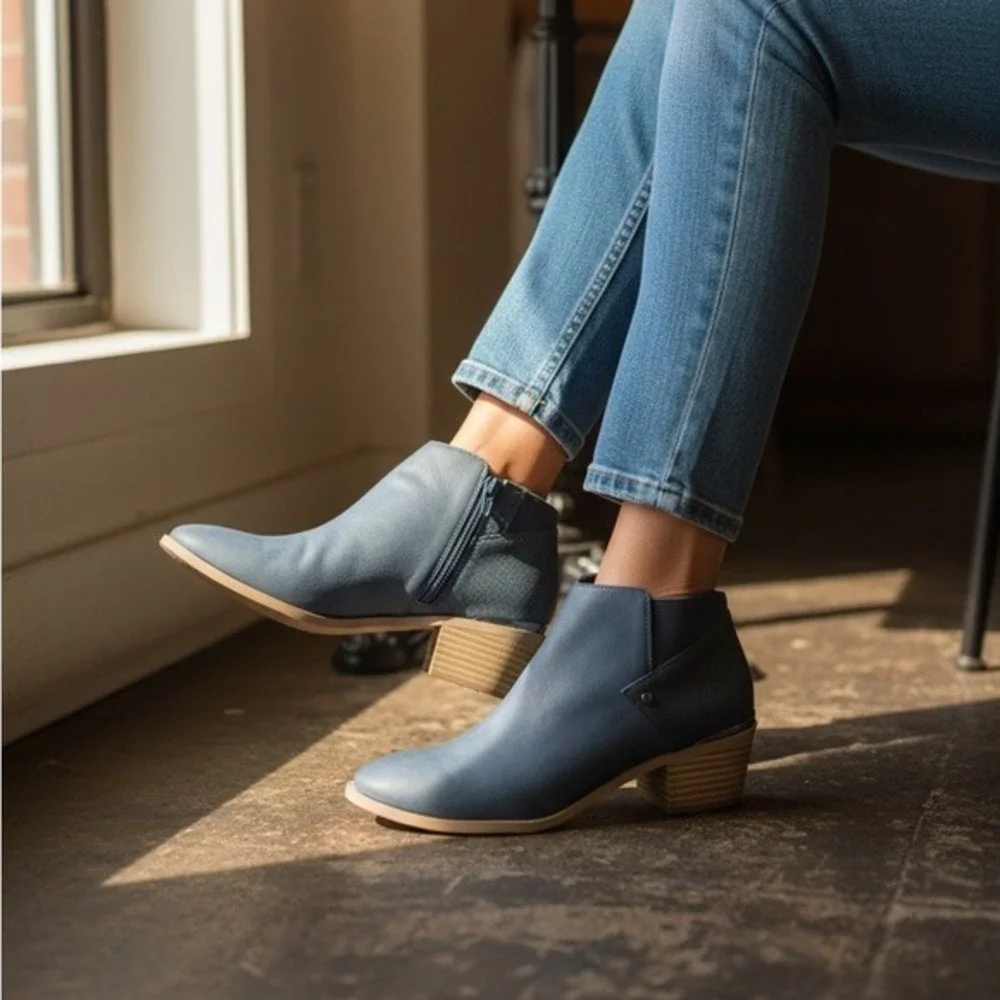 Simply Vera Wang Blue Ankle Booties Women's 8.5 Stacked Block Heel - Picture 3 of 9